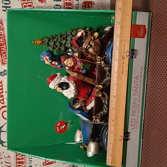 LED Resin Santa Claus Car - Picture 6 of 10